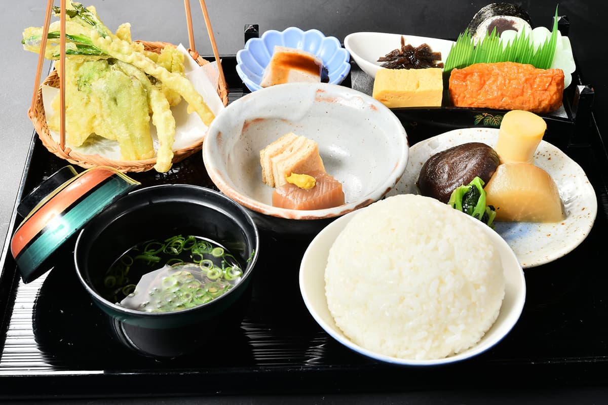 影膳